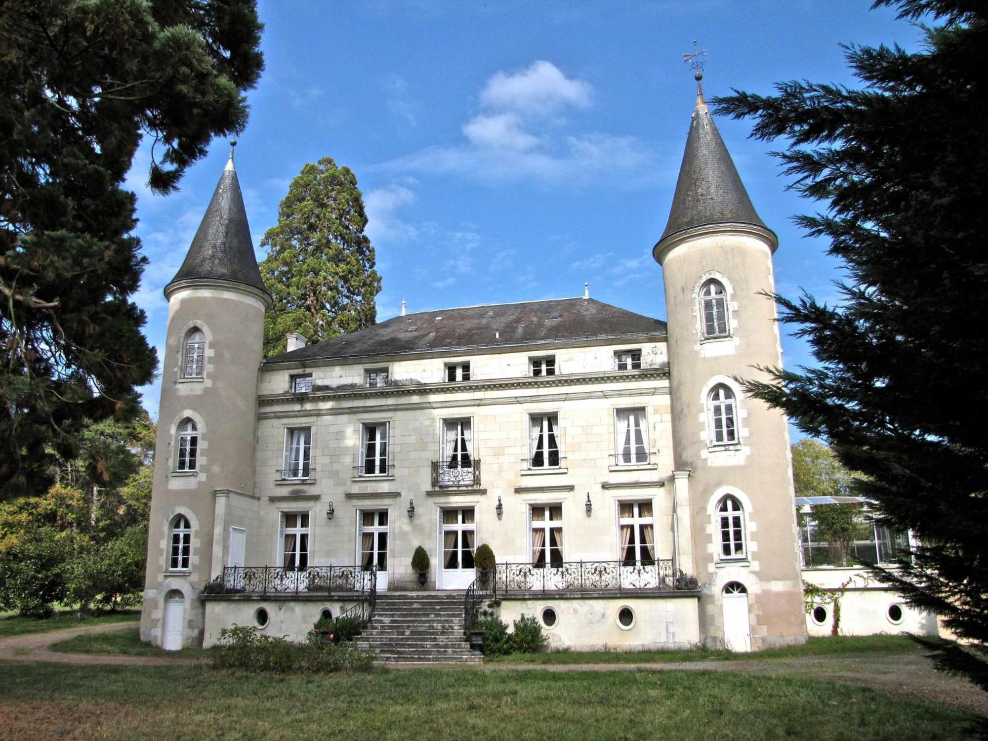 Château Les Vallées Tournon-Saint-Pierre Esterno foto
