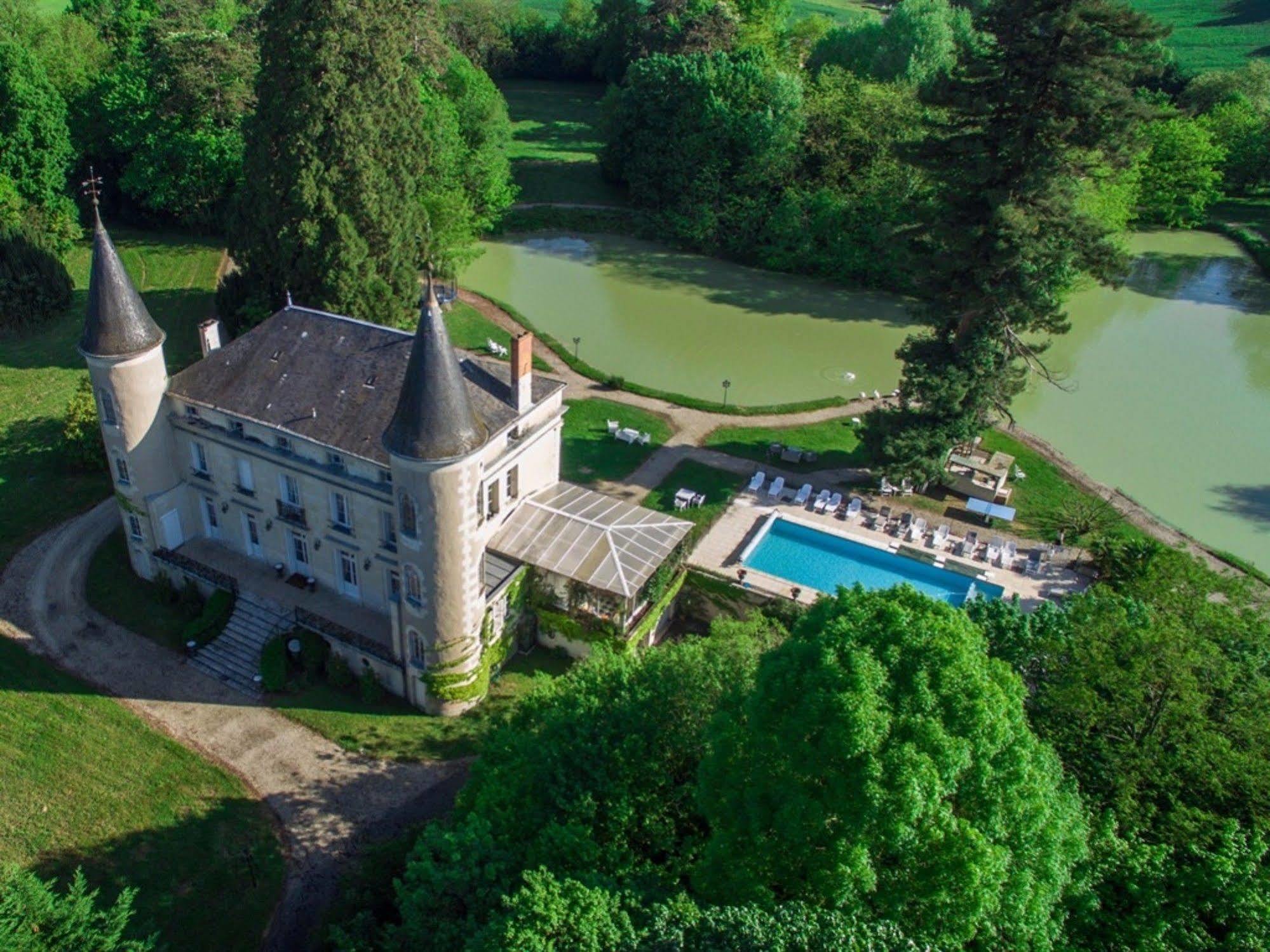Château Les Vallées Tournon-Saint-Pierre Esterno foto