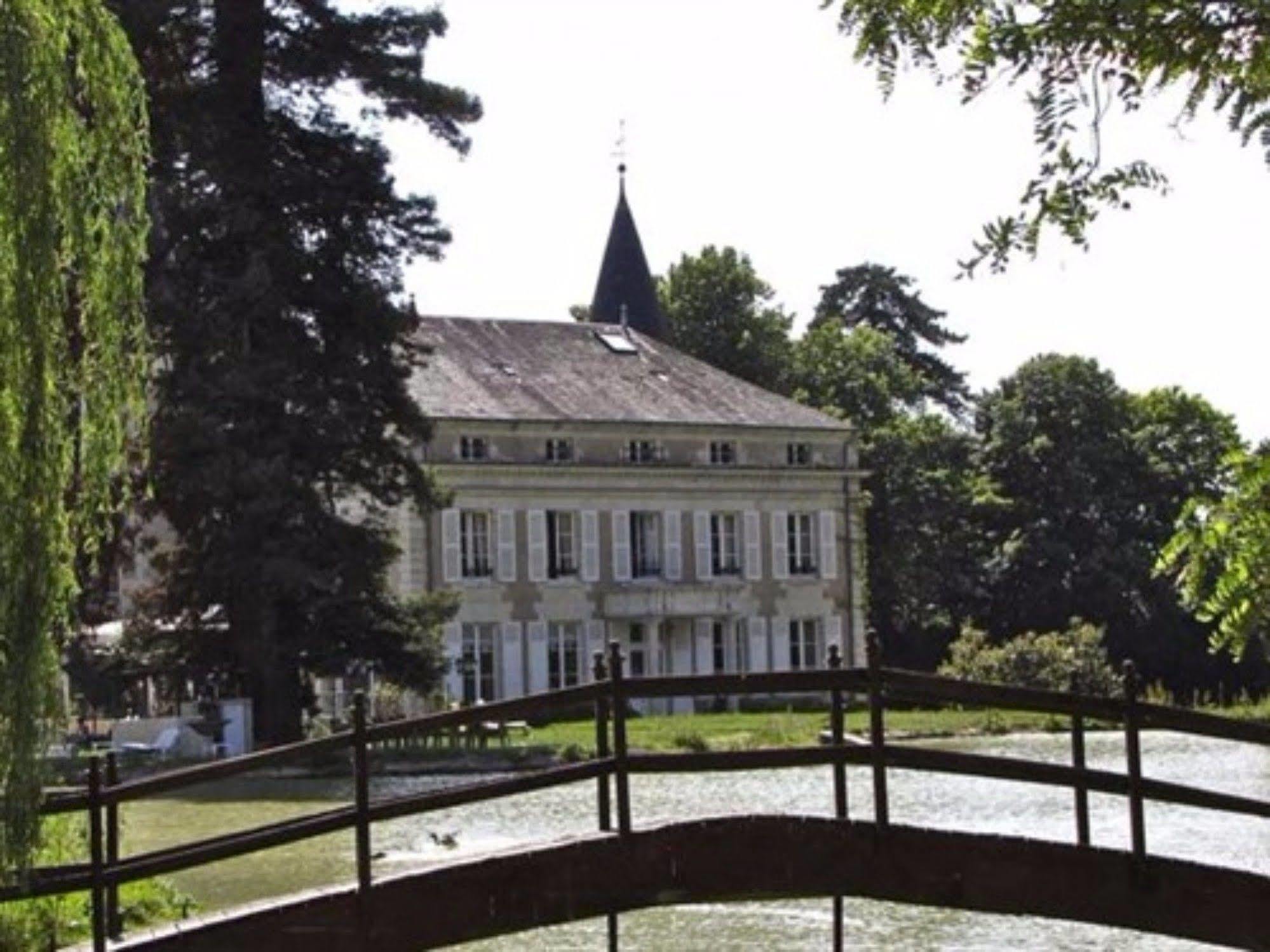 Château Les Vallées Tournon-Saint-Pierre Esterno foto