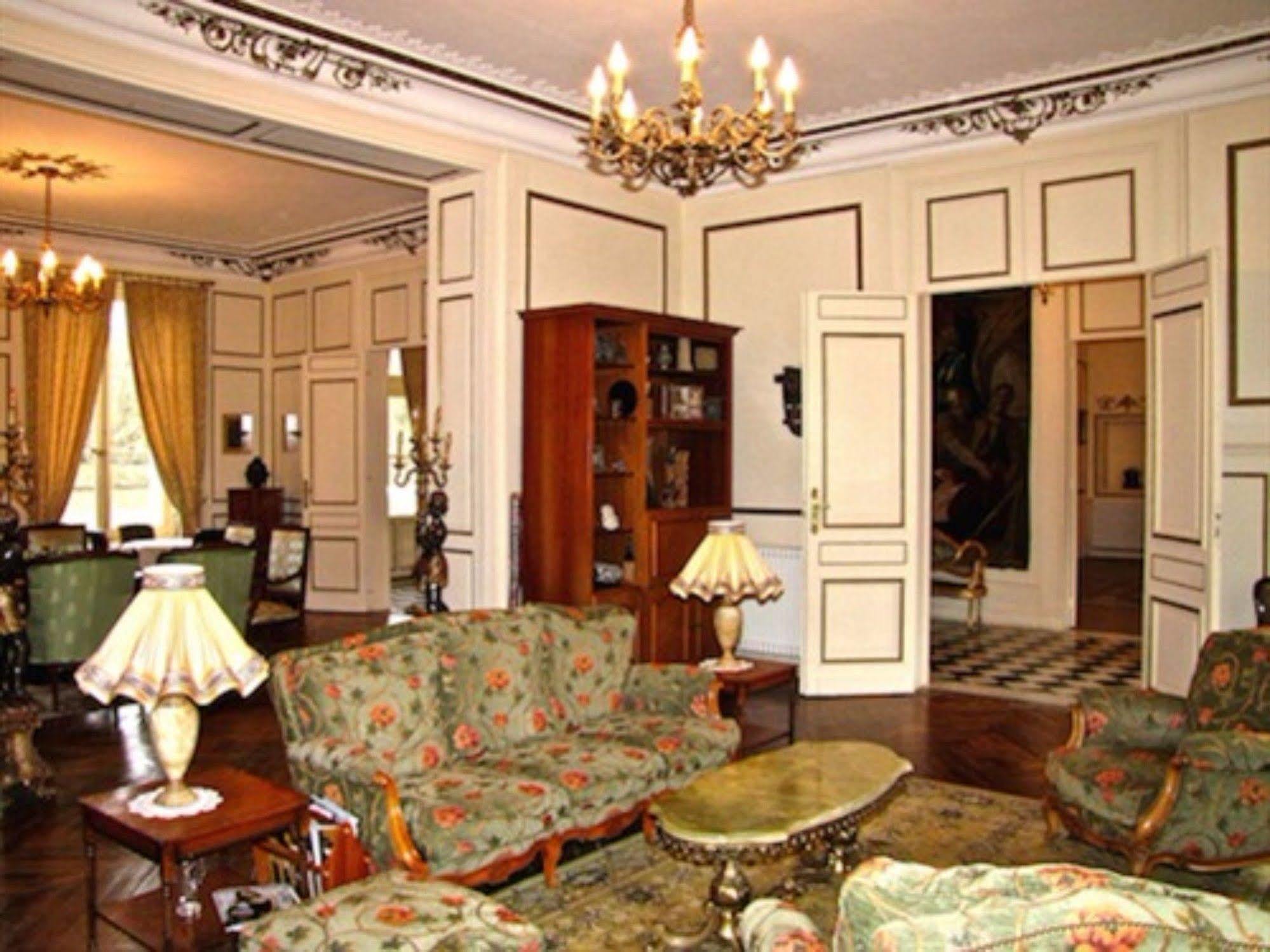 Château Les Vallées Tournon-Saint-Pierre Esterno foto