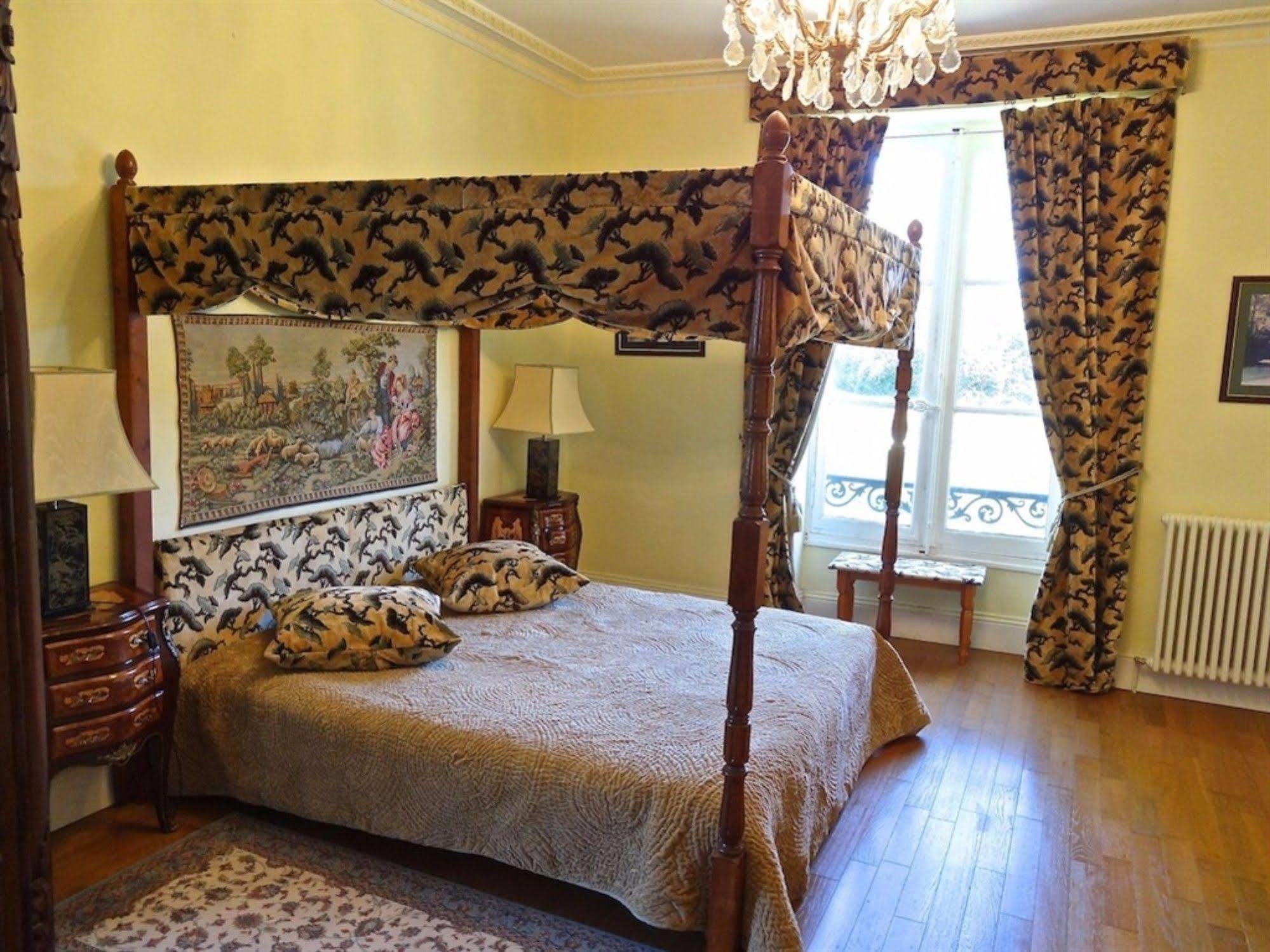Château Les Vallées Tournon-Saint-Pierre Esterno foto